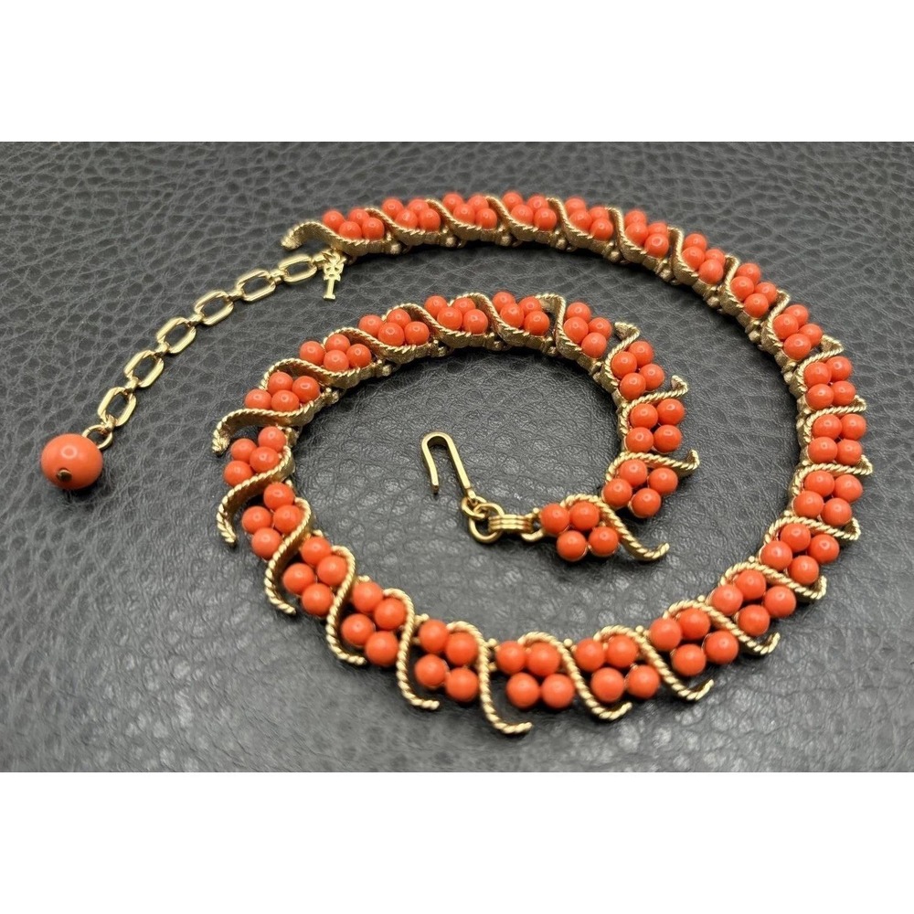 Vintage Trifari Samara C.1964 Gold Tone Faux Coral Bead Choker Necklace EXC!!